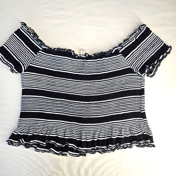 NWT!!! Sky And Sparrow Striped Off-Shoulder‎ Black and White Top, Size Medium - Picture 4 of 4
